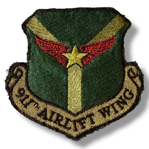 USAF 911th Airlift Wing Patch Green Red Embroidered Military Sew On - Picture 1 of 4